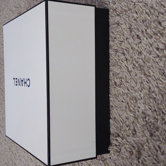 Authentic Chanel Gift Box - Picture 3 of 12